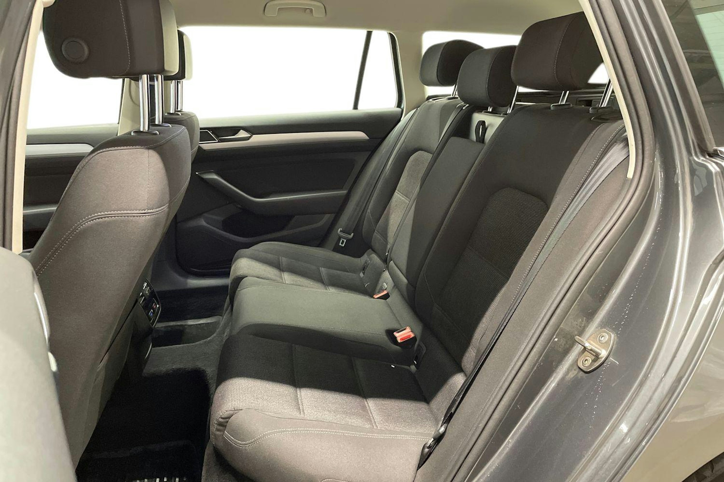 harmaa Volkswagen Passat 2017 kuva 10.