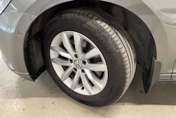harmaa Volkswagen Passat 2017 kuva 13.