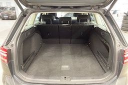 harmaa Volkswagen Passat 2017 kuva 15.