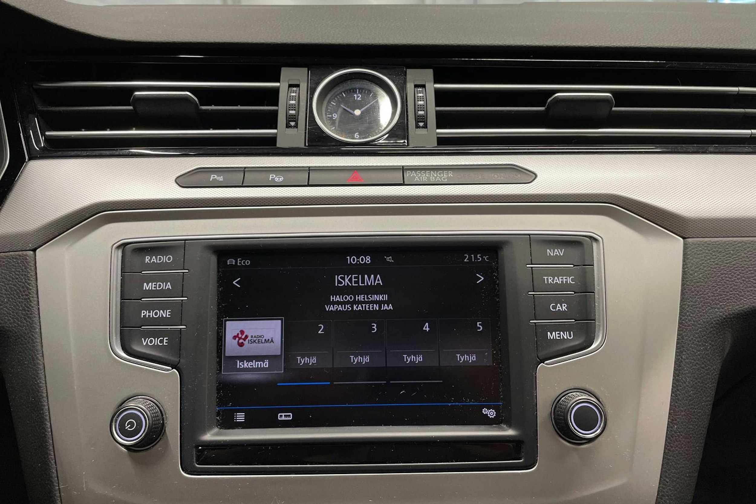 harmaa Volkswagen Passat 2017 kuva 17.