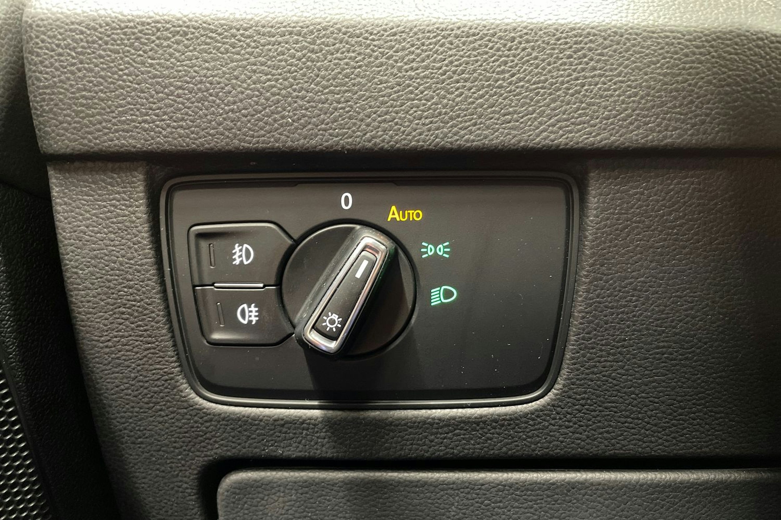 harmaa Volkswagen Passat 2017 kuva 25.