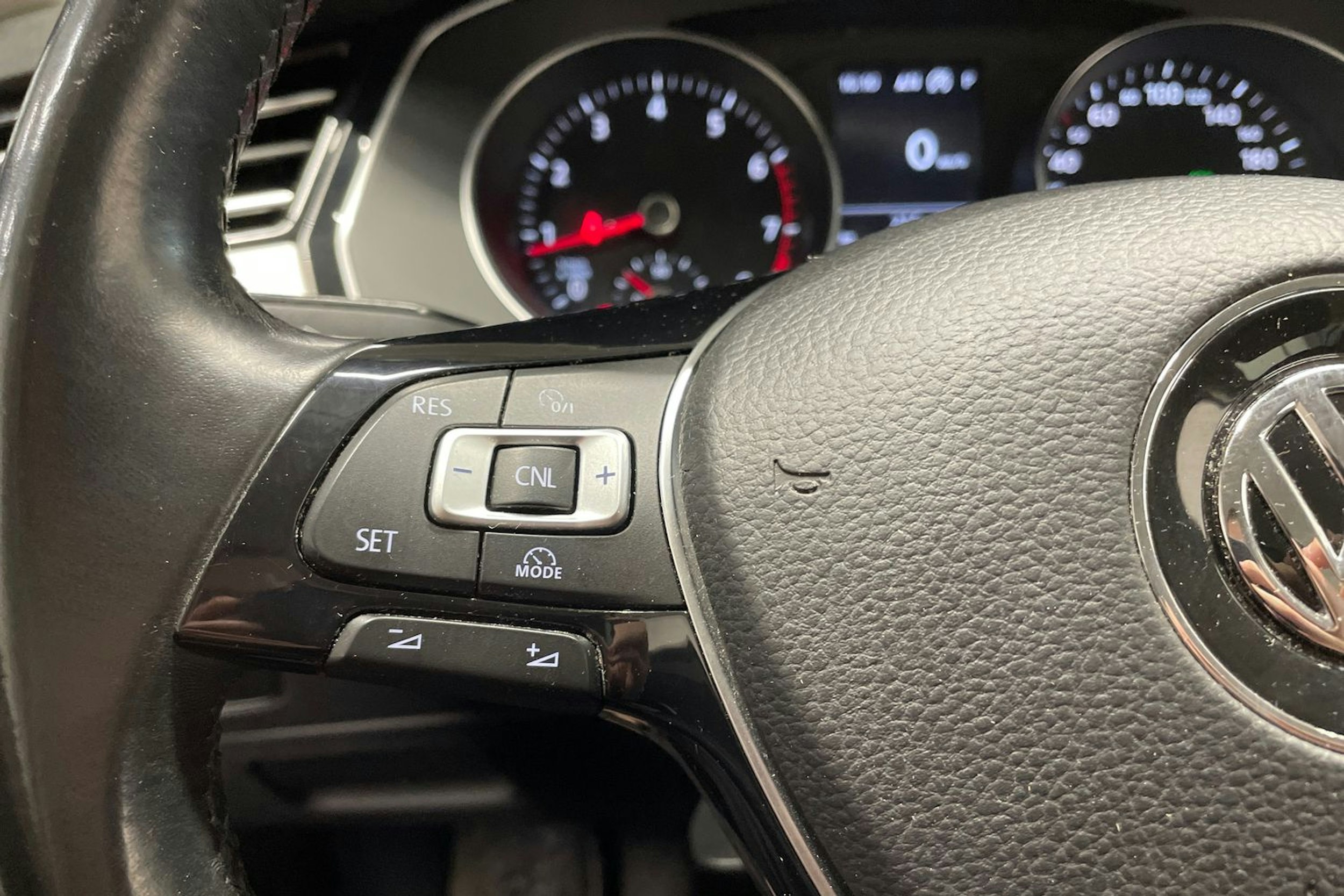 harmaa Volkswagen Passat 2017 kuva 26.