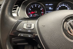 harmaa Volkswagen Passat 2017 kuva 26.