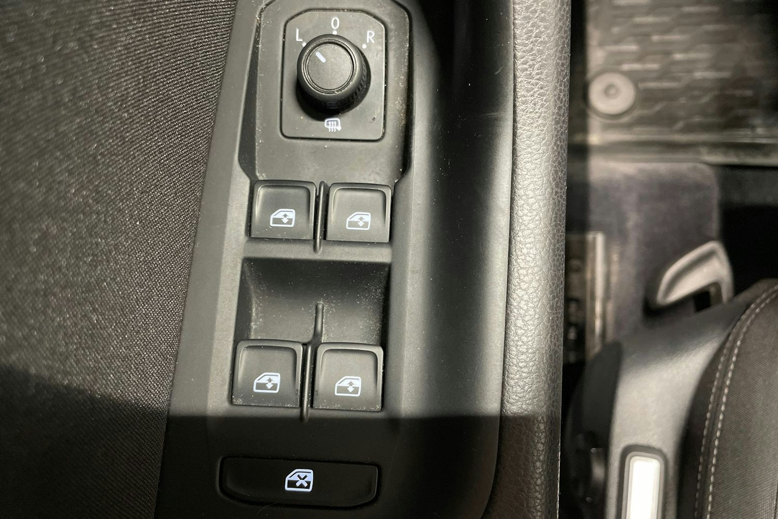 harmaa Volkswagen Passat 2017 kuva 28.