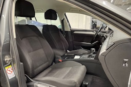harmaa Volkswagen Passat 2017 kuva 30.