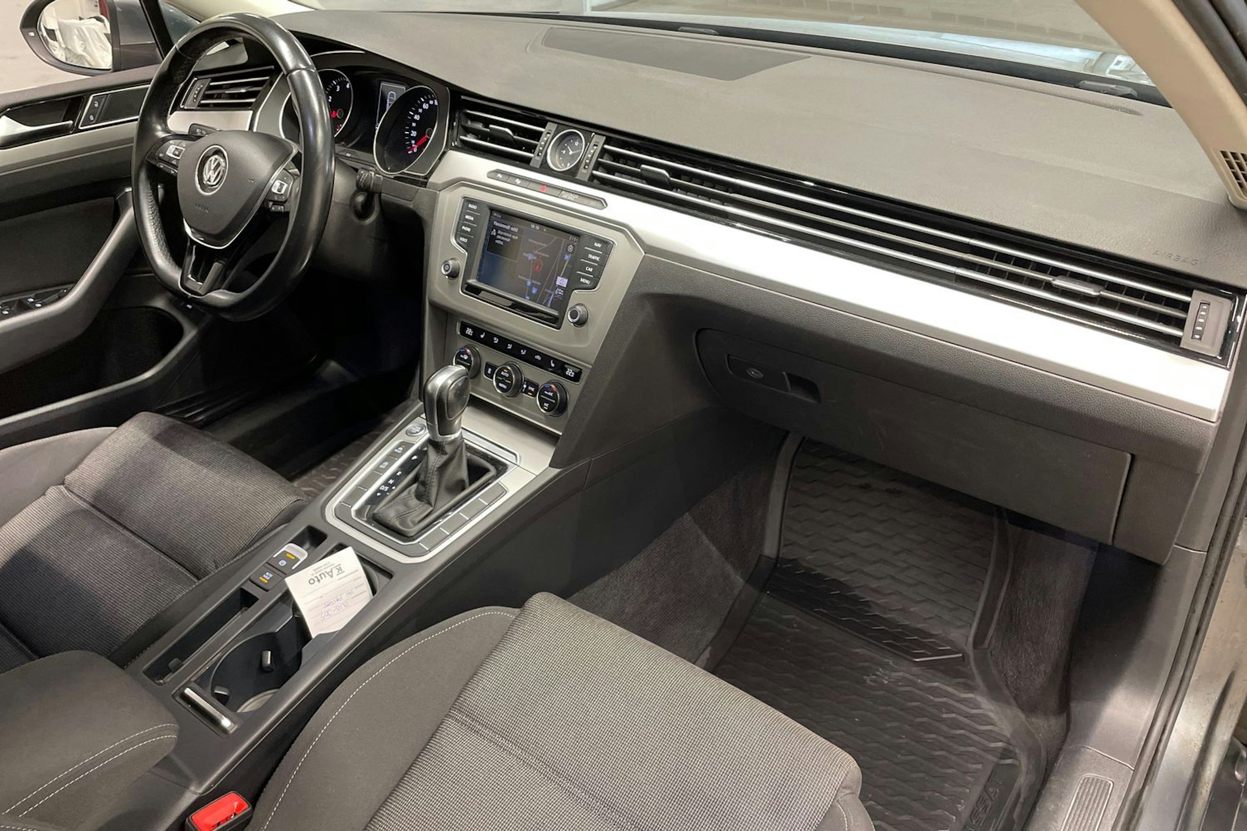 harmaa Volkswagen Passat 2017 kuva 31.