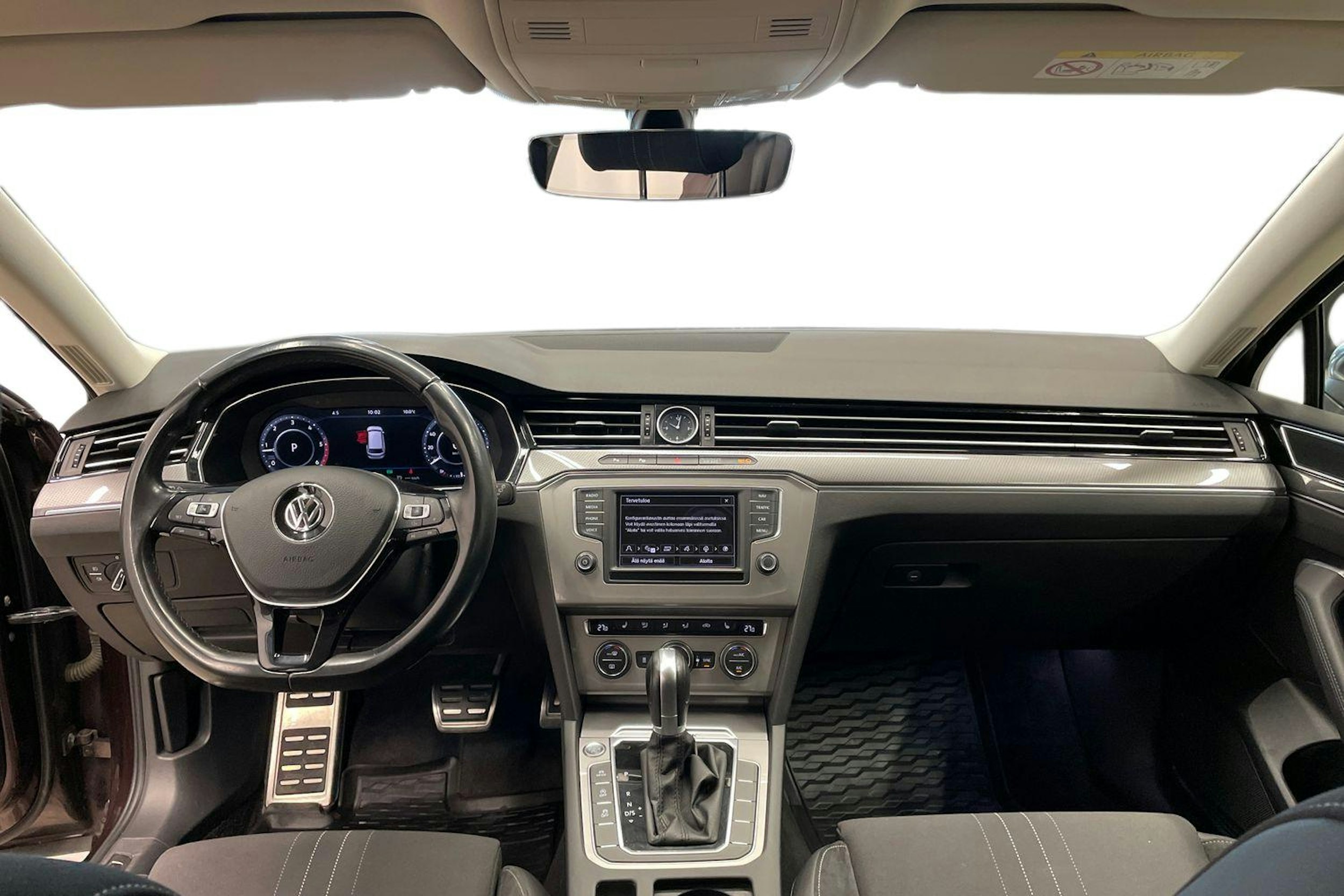 punainen Volkswagen Passat 2017 kuva 9.