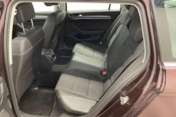 punainen Volkswagen Passat 2017 kuva 10.