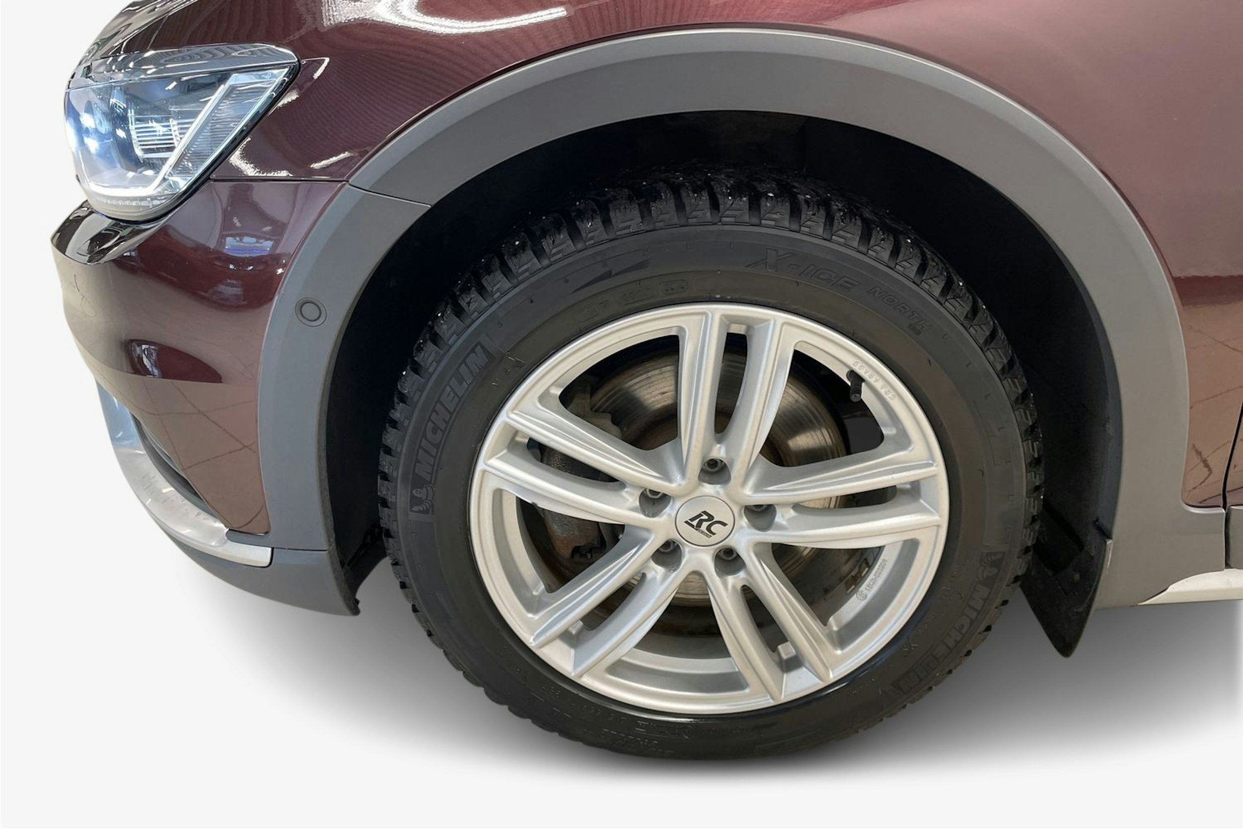 punainen Volkswagen Passat 2017 kuva 11.