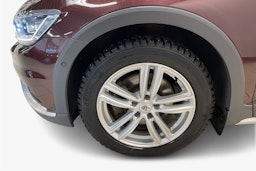 punainen Volkswagen Passat 2017 kuva 11.