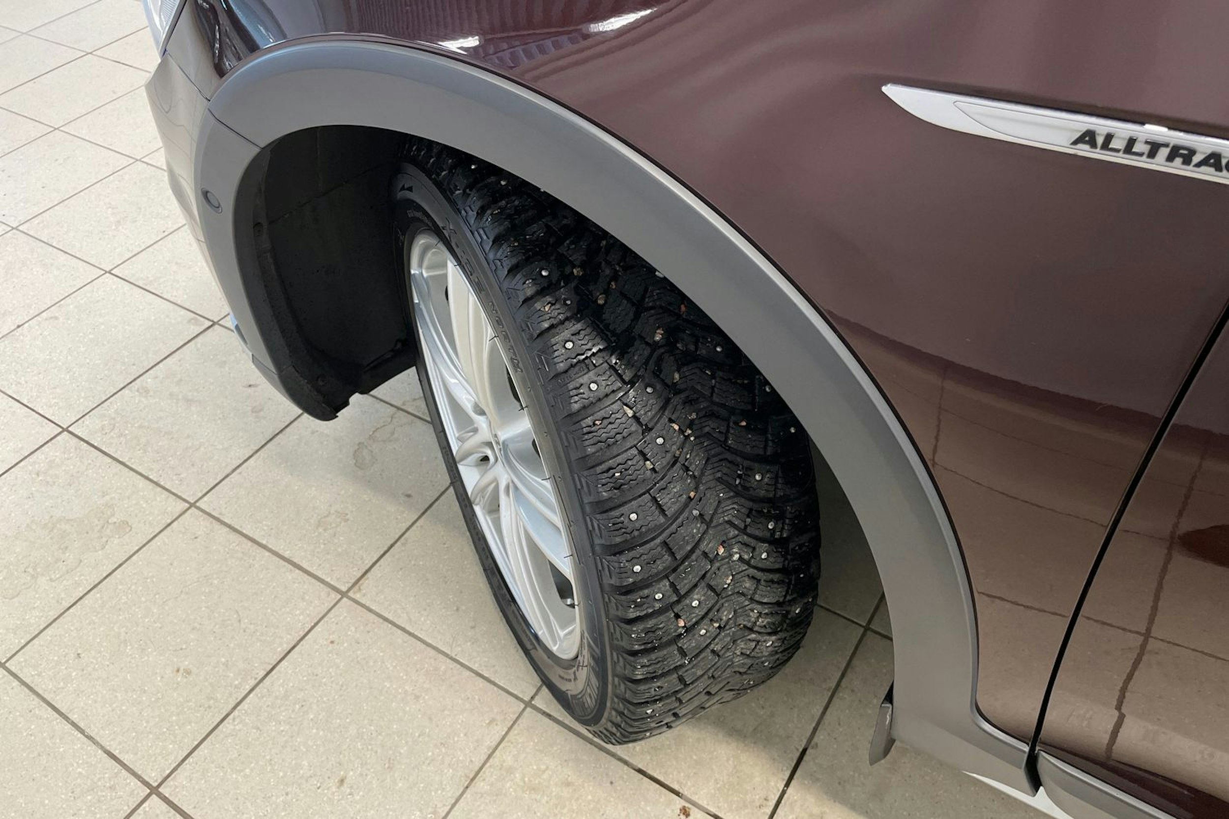 punainen Volkswagen Passat 2017 kuva 13.