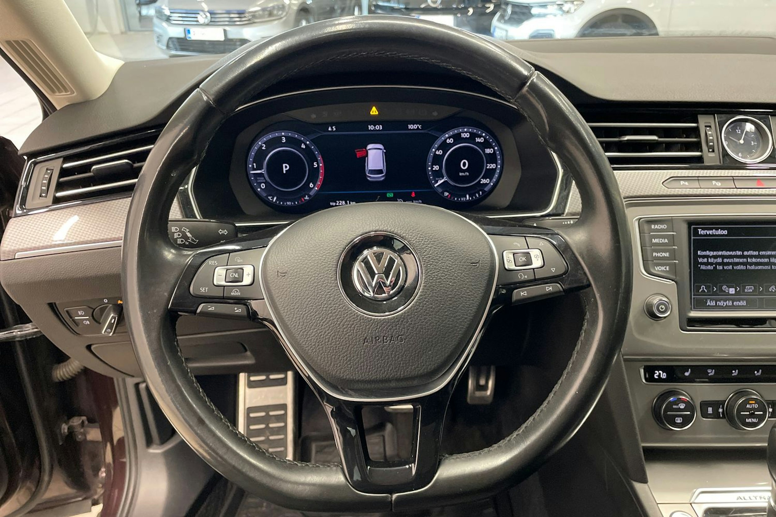 punainen Volkswagen Passat 2017 kuva 14.