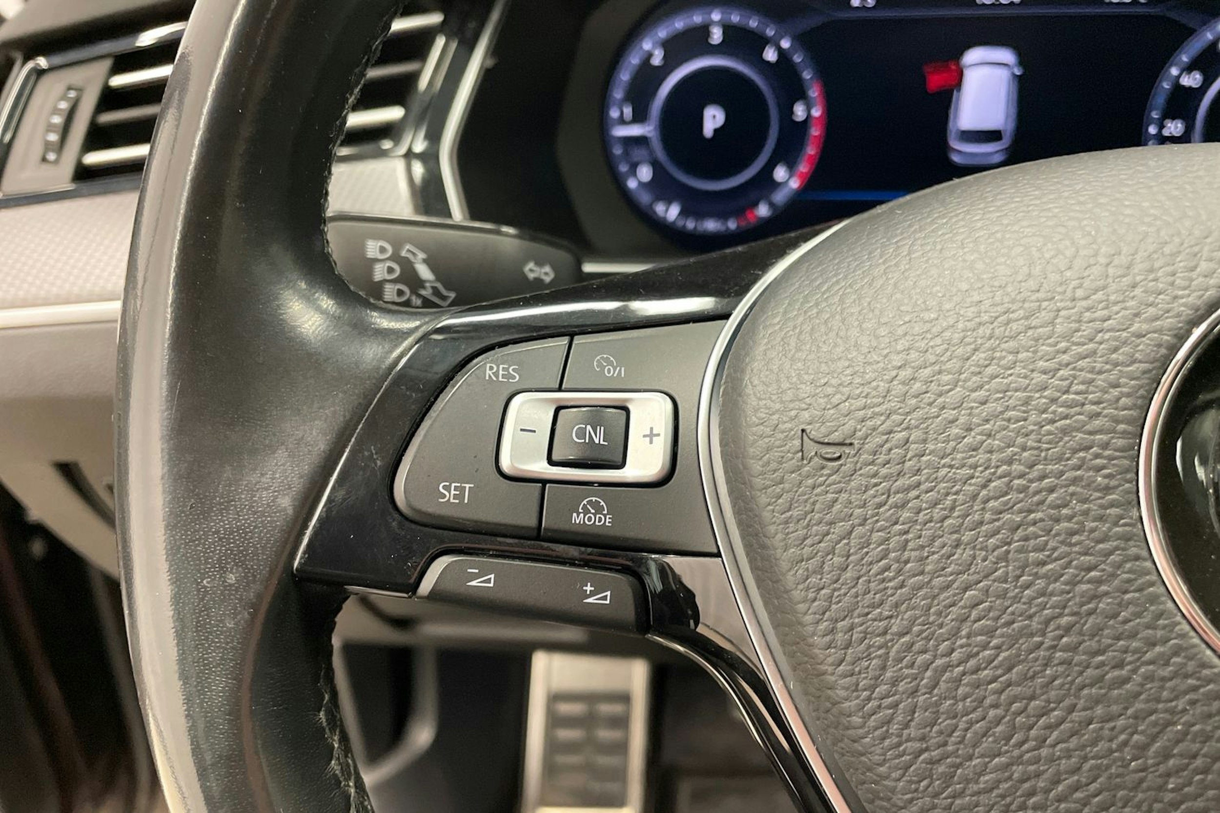 punainen Volkswagen Passat 2017 kuva 16.