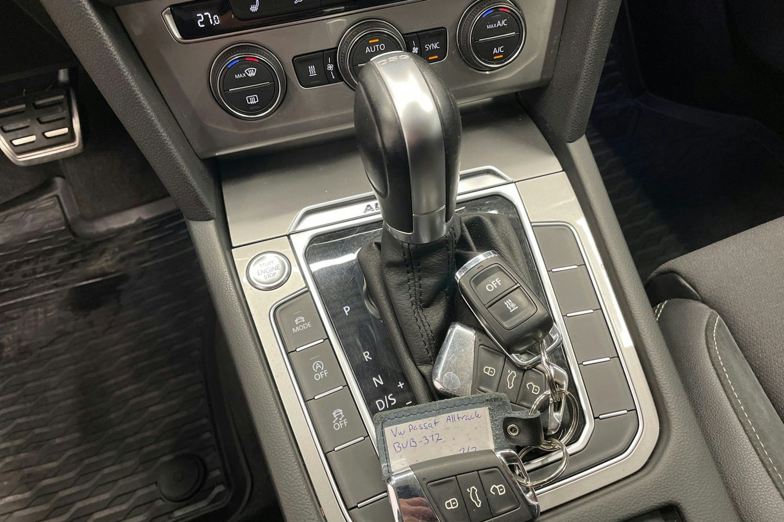 punainen Volkswagen Passat 2017 kuva 17.