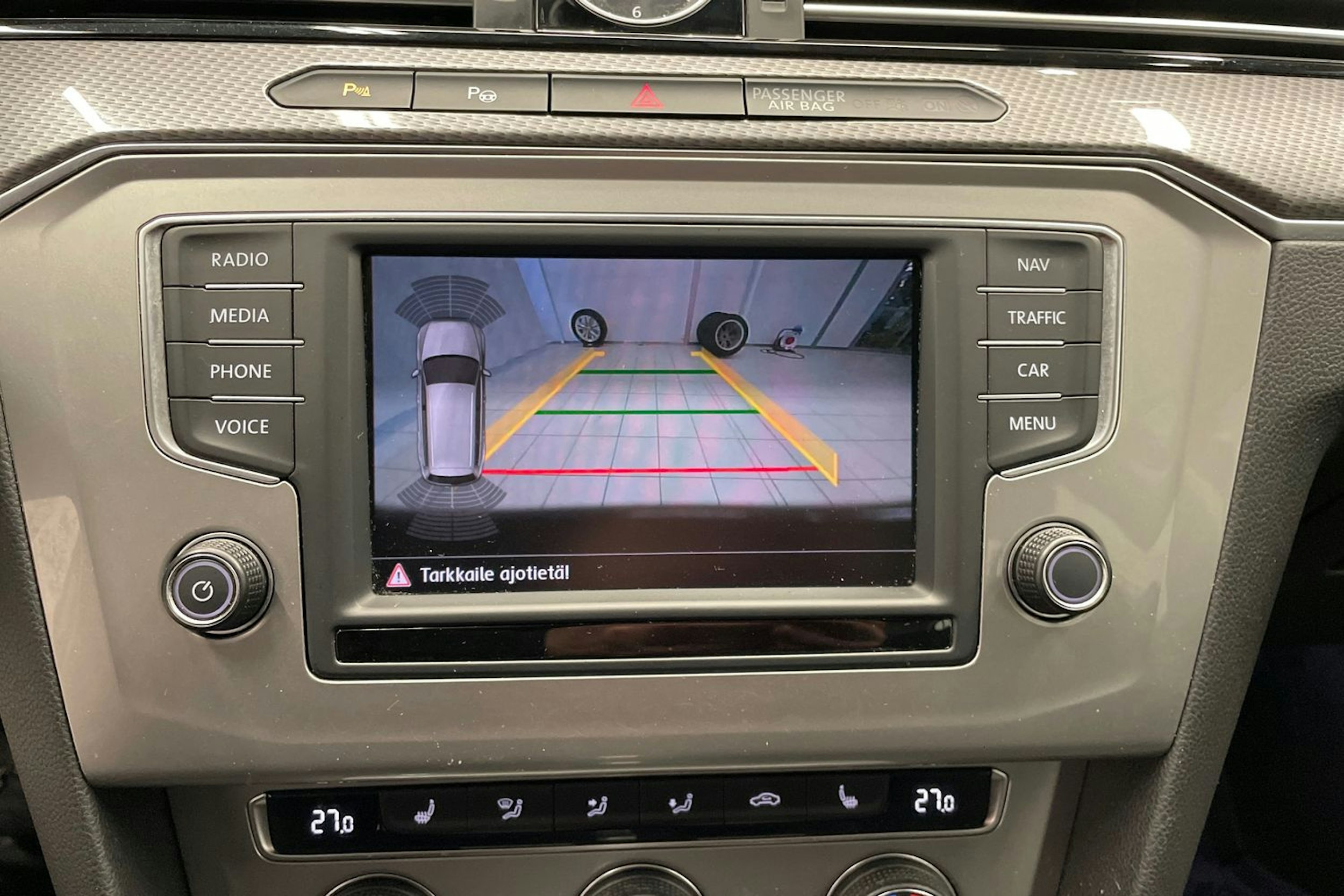 punainen Volkswagen Passat 2017 kuva 19.