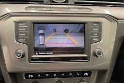 punainen Volkswagen Passat 2017 kuva 19.