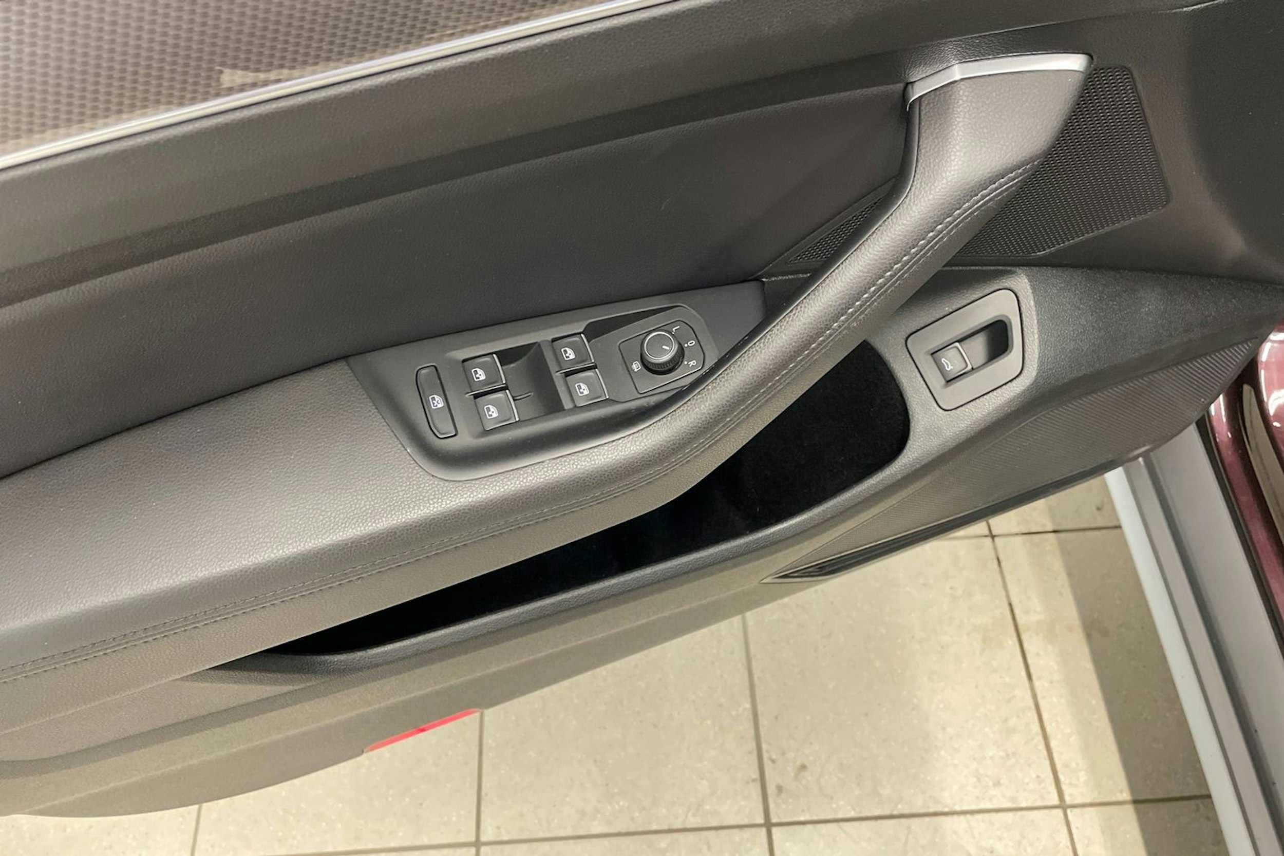 punainen Volkswagen Passat 2017 kuva 20.