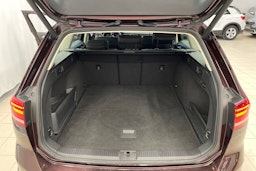 punainen Volkswagen Passat 2017 kuva 21.