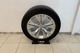 punainen Volkswagen Passat 2017 kuva 24.