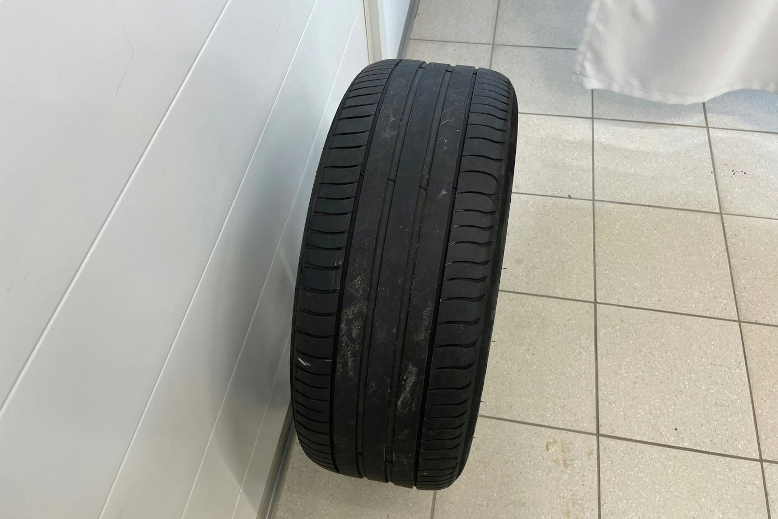 punainen Volkswagen Passat 2017 kuva 25.