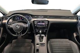 punainen Volkswagen Passat 2017 kuva 9.