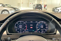punainen Volkswagen Passat 2017 kuva 18.