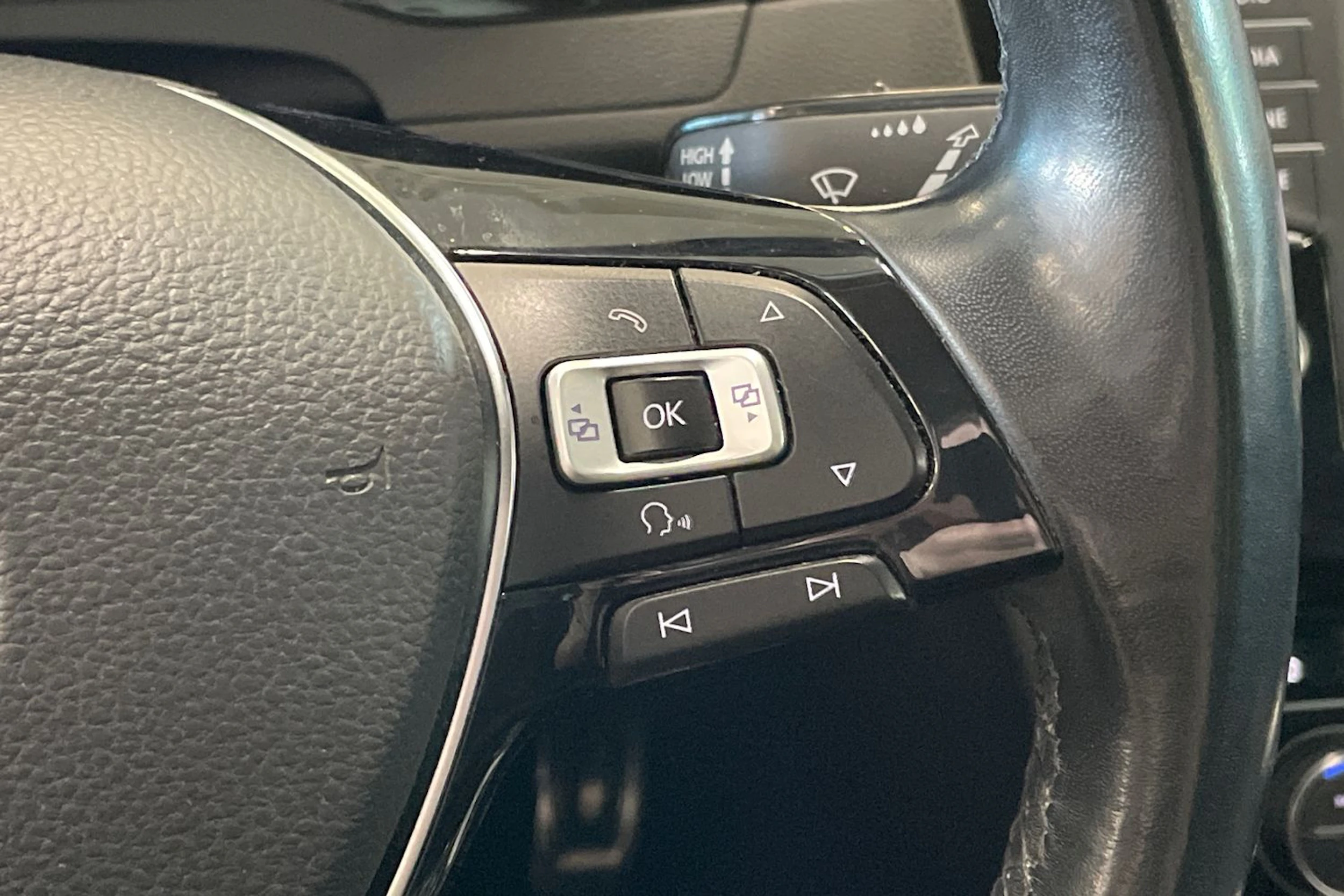 punainen Volkswagen Passat 2017 kuva 19.