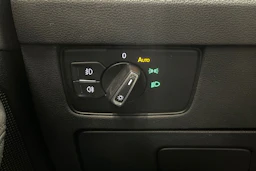 punainen Volkswagen Passat 2017 kuva 21.