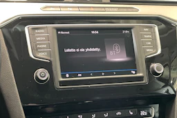 punainen Volkswagen Passat 2017 kuva 23.
