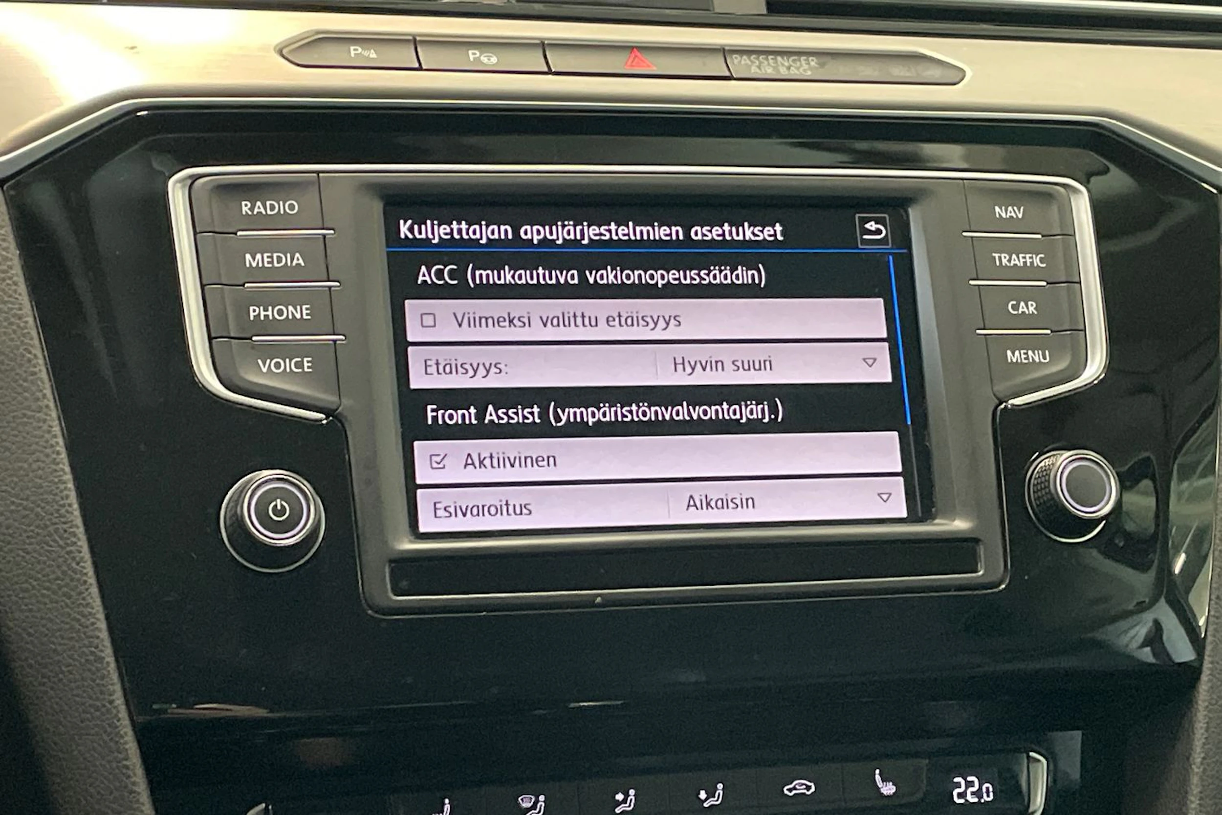 punainen Volkswagen Passat 2017 kuva 25.