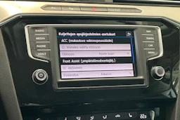punainen Volkswagen Passat 2017 kuva 25.