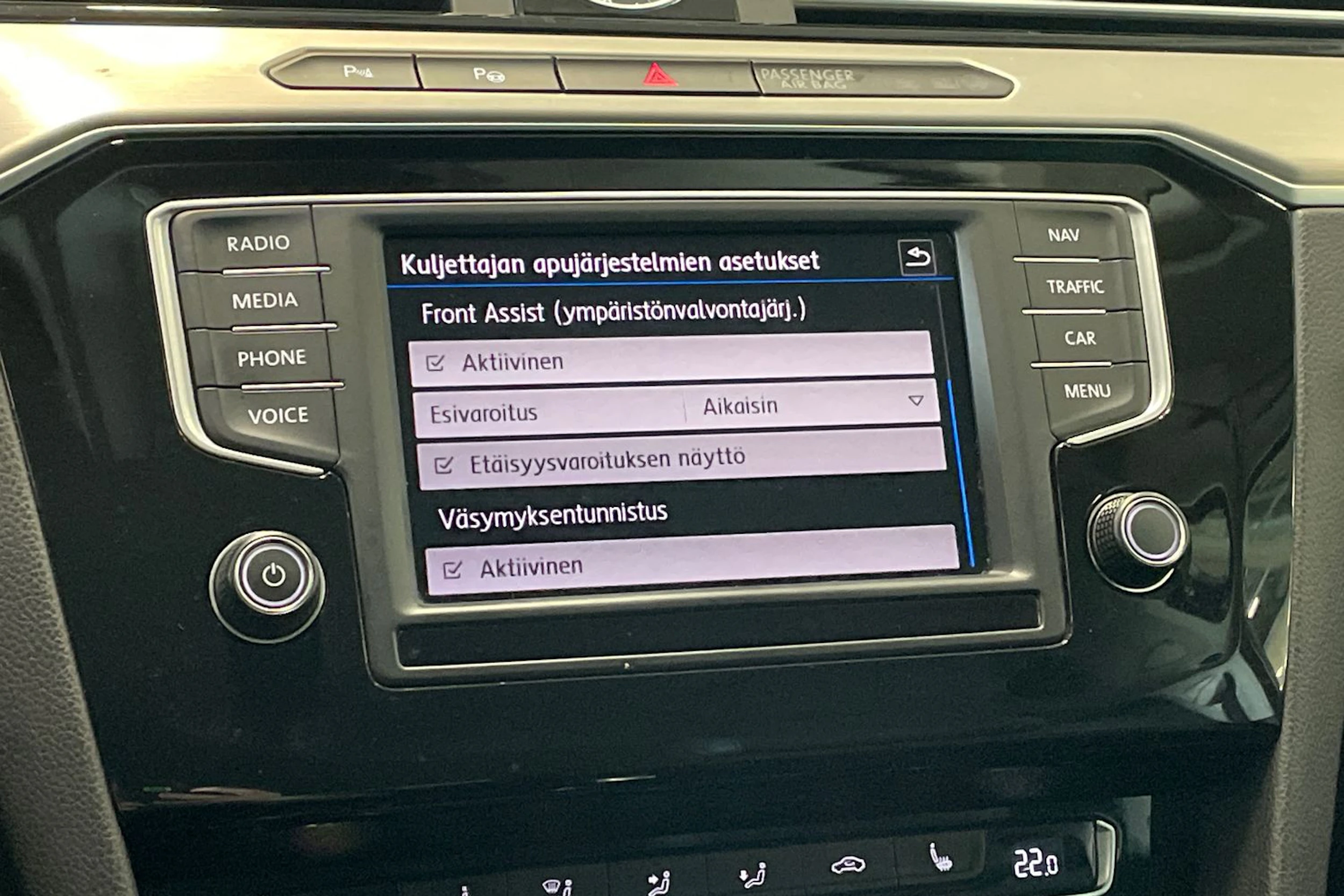 punainen Volkswagen Passat 2017 kuva 26.