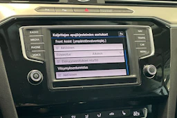 punainen Volkswagen Passat 2017 kuva 26.