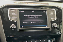 punainen Volkswagen Passat 2017 kuva 28.