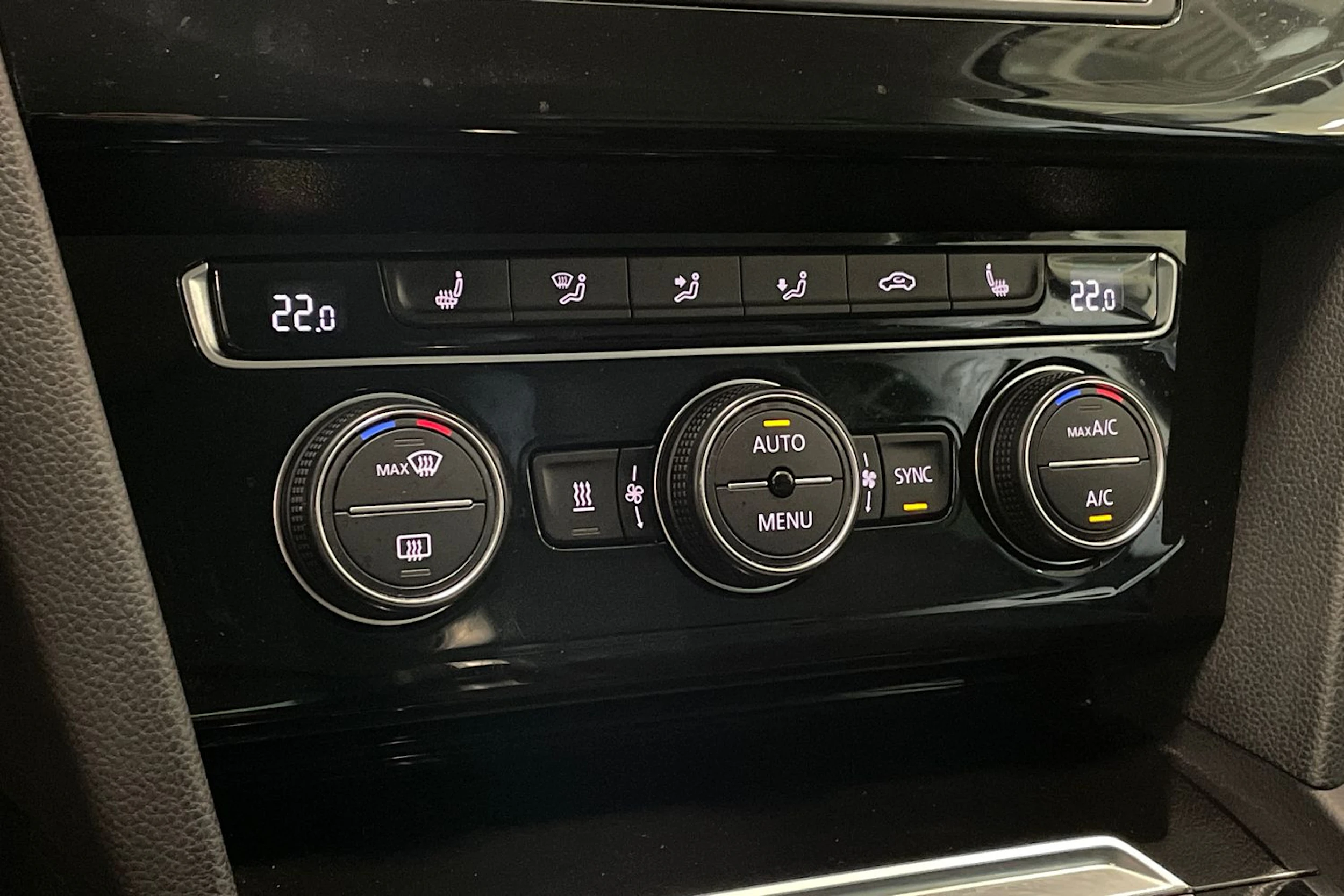 punainen Volkswagen Passat 2017 kuva 30.
