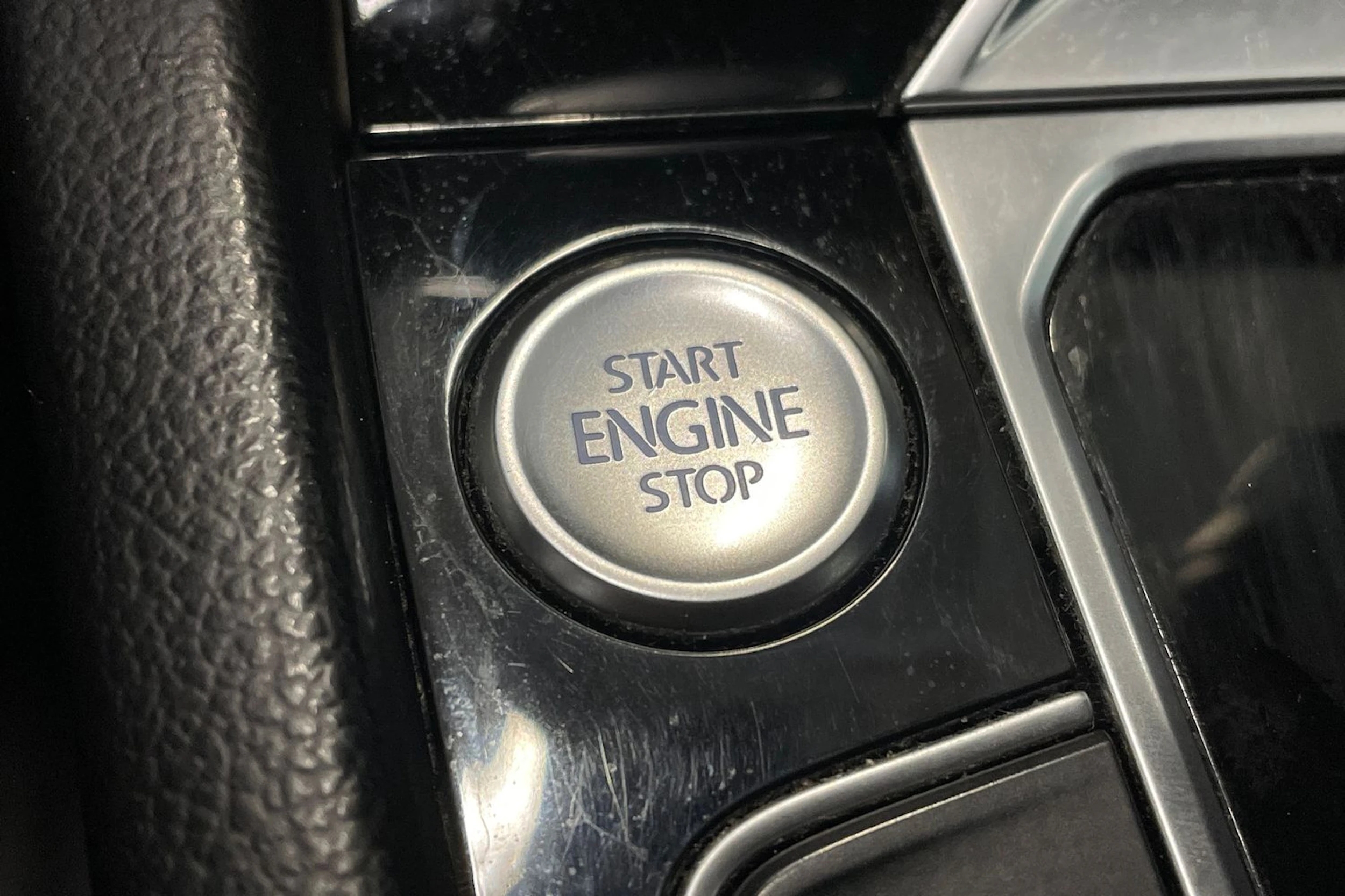 punainen Volkswagen Passat 2017 kuva 32.