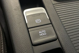 punainen Volkswagen Passat 2017 kuva 33.
