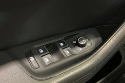 punainen Volkswagen Passat 2017 kuva 34.