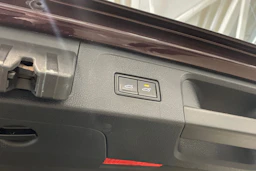 punainen Volkswagen Passat 2017 kuva 36.