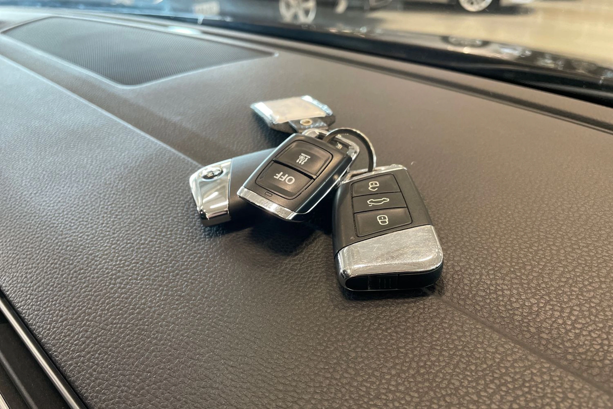 punainen Volkswagen Passat 2017 kuva 38.
