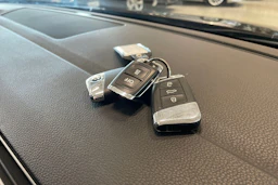 punainen Volkswagen Passat 2017 kuva 38.