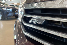 punainen Volkswagen Passat 2017 kuva 39.