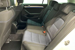 valkoinen Volkswagen Passat 2017 kuva 8.