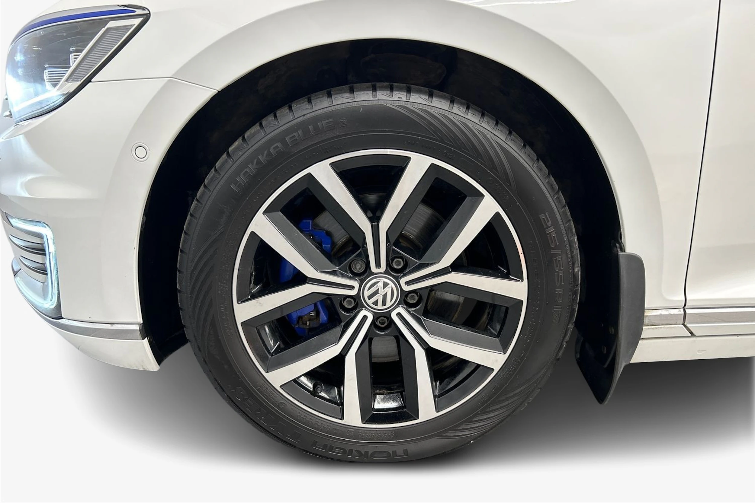 valkoinen Volkswagen Passat 2017 kuva 9.
