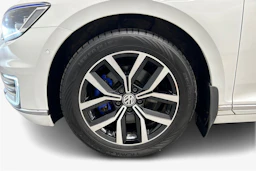 valkoinen Volkswagen Passat 2017 kuva 9.
