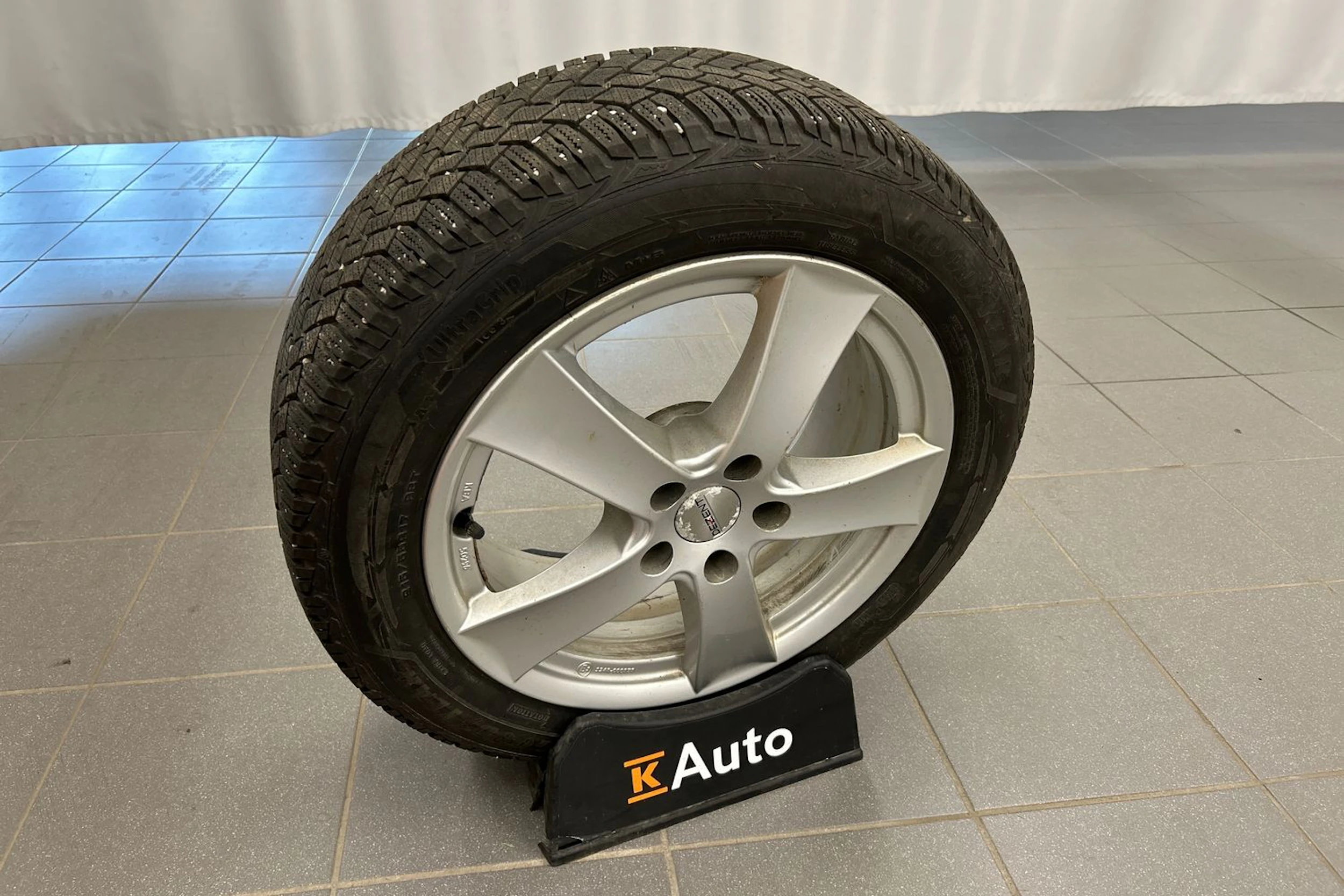 valkoinen Volkswagen Passat 2017 kuva 11.