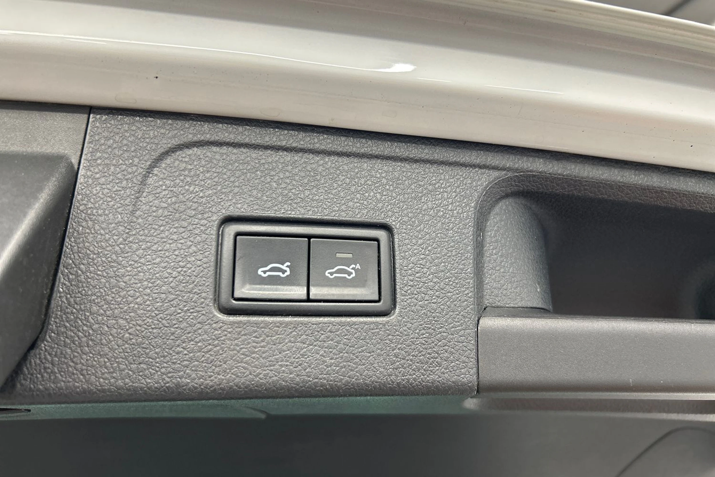 valkoinen Volkswagen Passat 2017 kuva 16.
