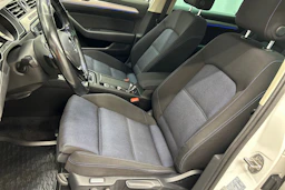 valkoinen Volkswagen Passat 2017 kuva 17.