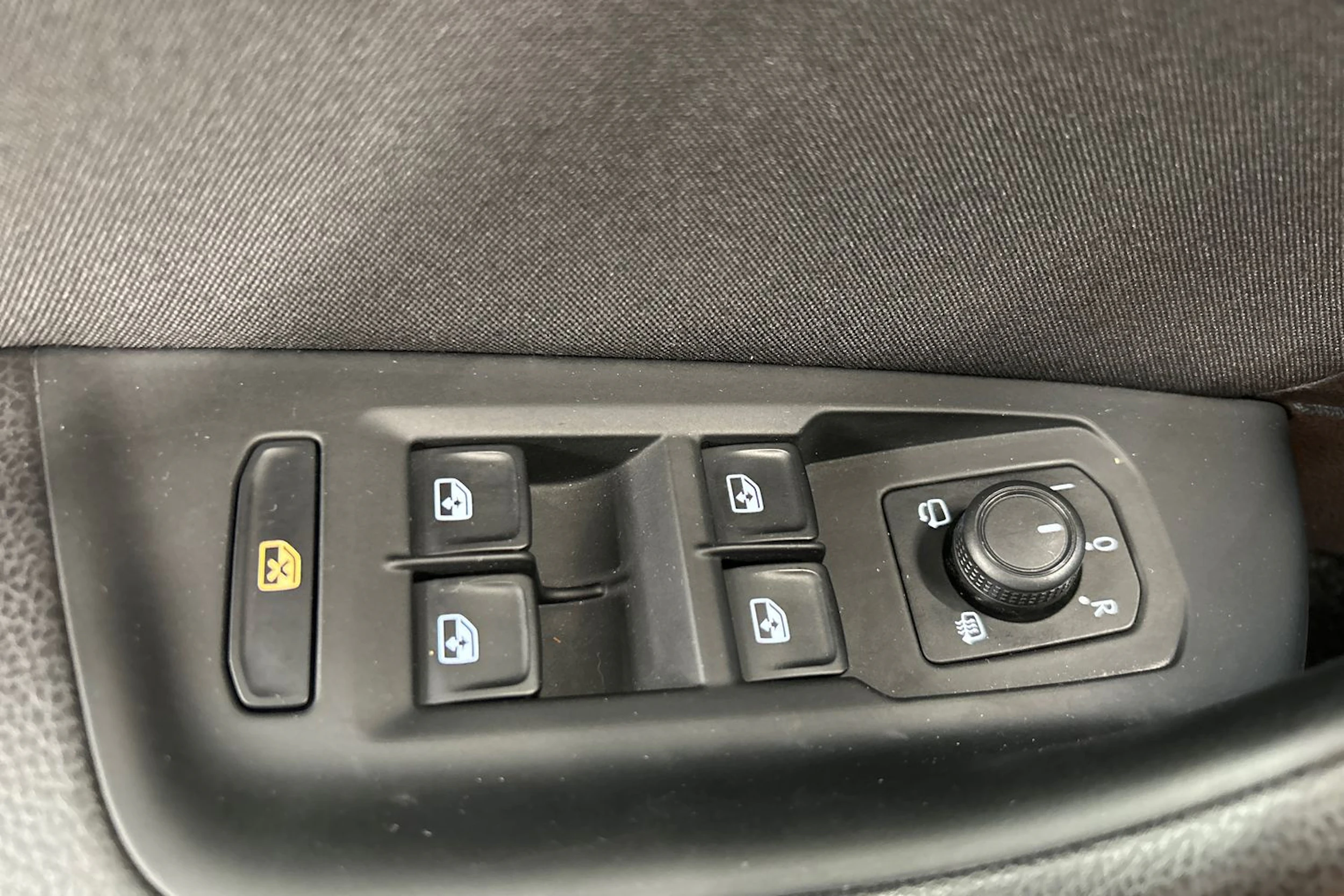 valkoinen Volkswagen Passat 2017 kuva 19.