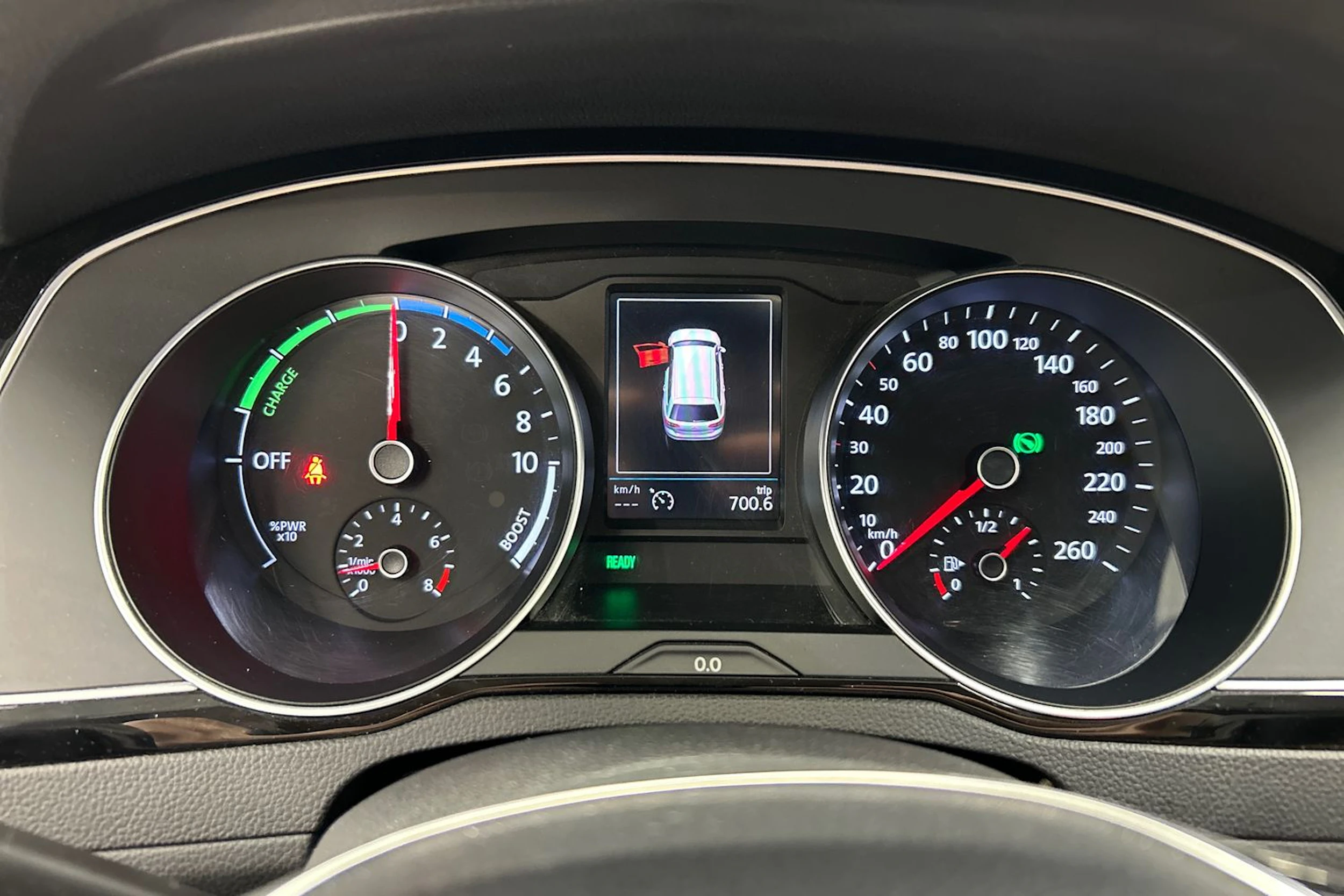 valkoinen Volkswagen Passat 2017 kuva 20.